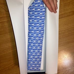 Vineyard vines tie